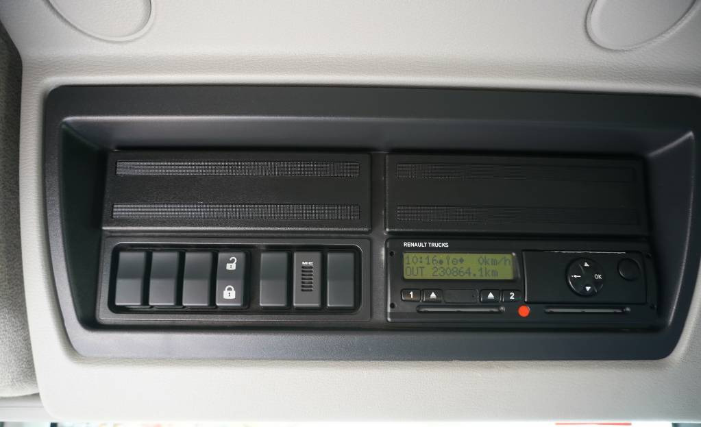 Box truck RENAULT D12 E6 / Container 18 pallets / tail lift: picture 8