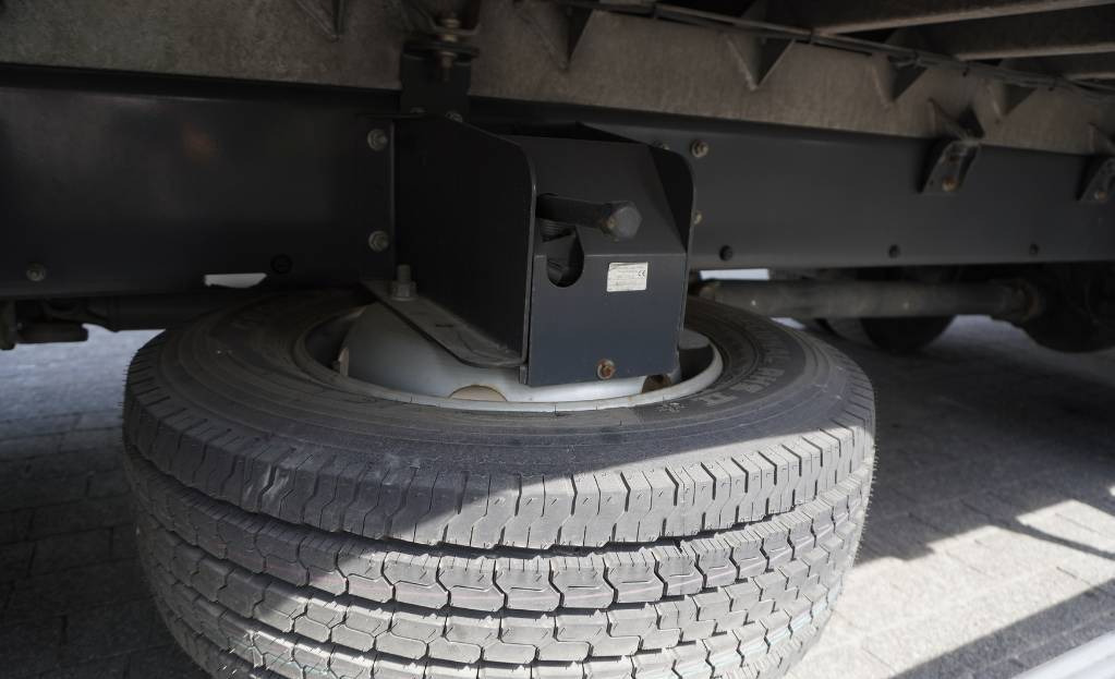 Box truck RENAULT D12 E6 / Container 18 pallets / tail lift: picture 18