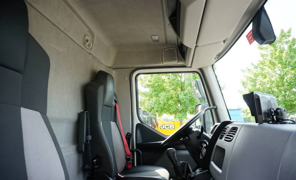 Box truck RENAULT D12 E6 / Container 18 pallets / tail lift: picture 12