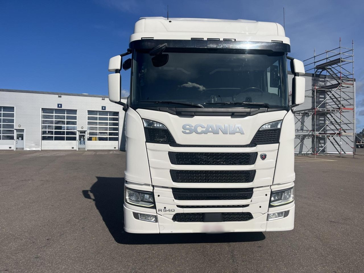 SCANIA R 540 B8x4NB / Truck chassis / Sleeper cab - Cab chassis truck: picture 3 SCANIA R 540 B8x4NB / Truck chassis / Sleeper cab - Cab chassis truck: picture 3