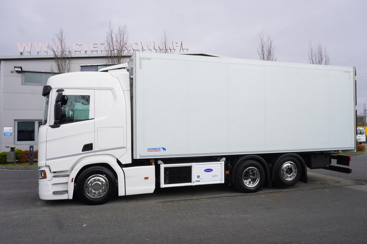 SCANIA R500 / Schmitz meat hook refrigerator / Carrier Supra 950U / 3rd steered axle - Refrigerator truck: picture 2 SCANIA R500 / Schmitz meat hook refrigerator / Carrier Supra 950U / 3rd steered axle - Refrigerator truck: picture 2