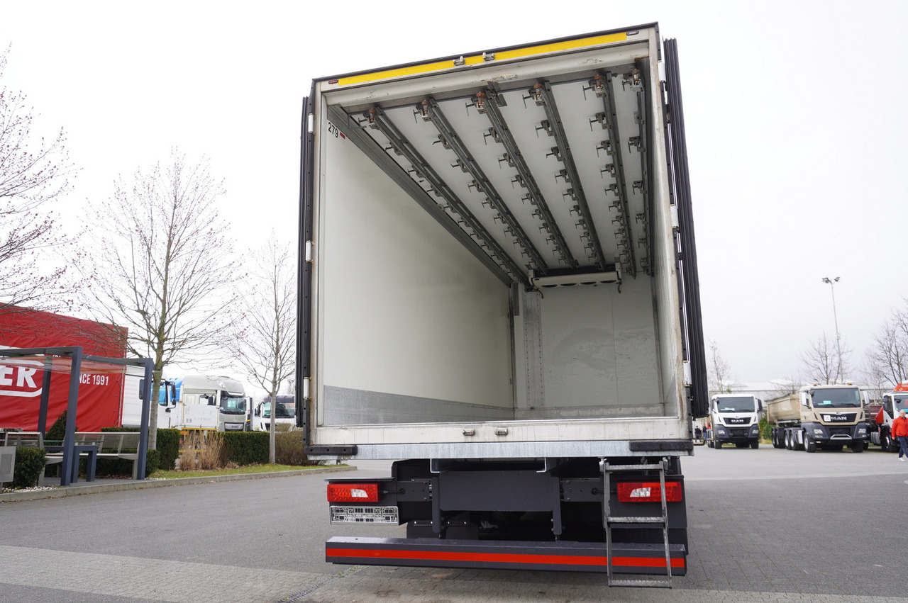 SCANIA R500 / Schmitz meat hook refrigerator / Carrier Supra 950U / 3rd steered axle - Refrigerator truck: picture 5 SCANIA R500 / Schmitz meat hook refrigerator / Carrier Supra 950U / 3rd steered axle - Refrigerator truck: picture 5