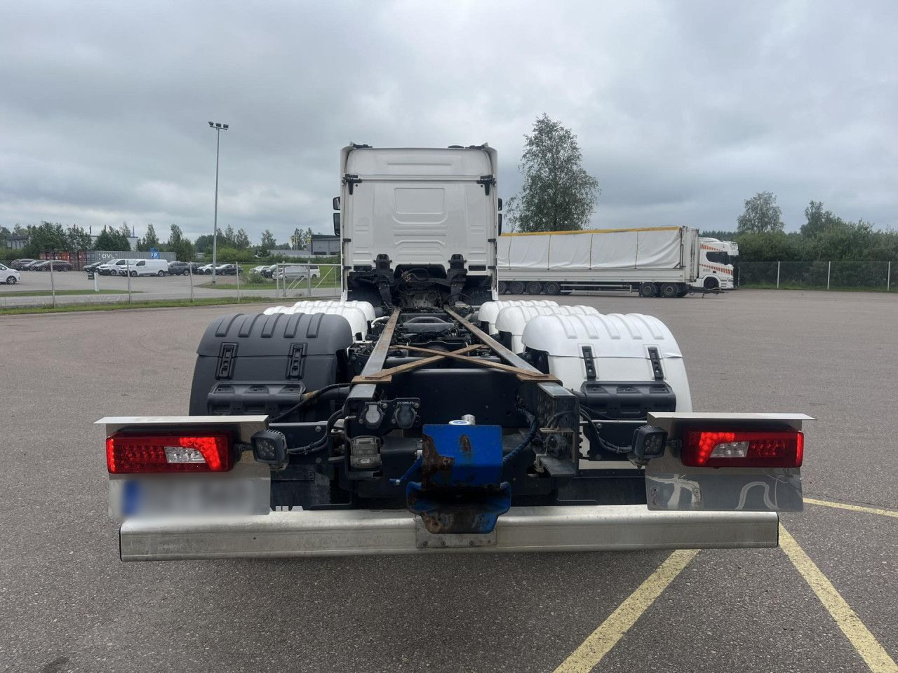 SCANIA R560 B8x4*4 / Chassis / sleeper cab / Power take-off - Crane truck: picture 5 SCANIA R560 B8x4*4 / Chassis / sleeper cab / Power take-off - Crane truck: picture 5