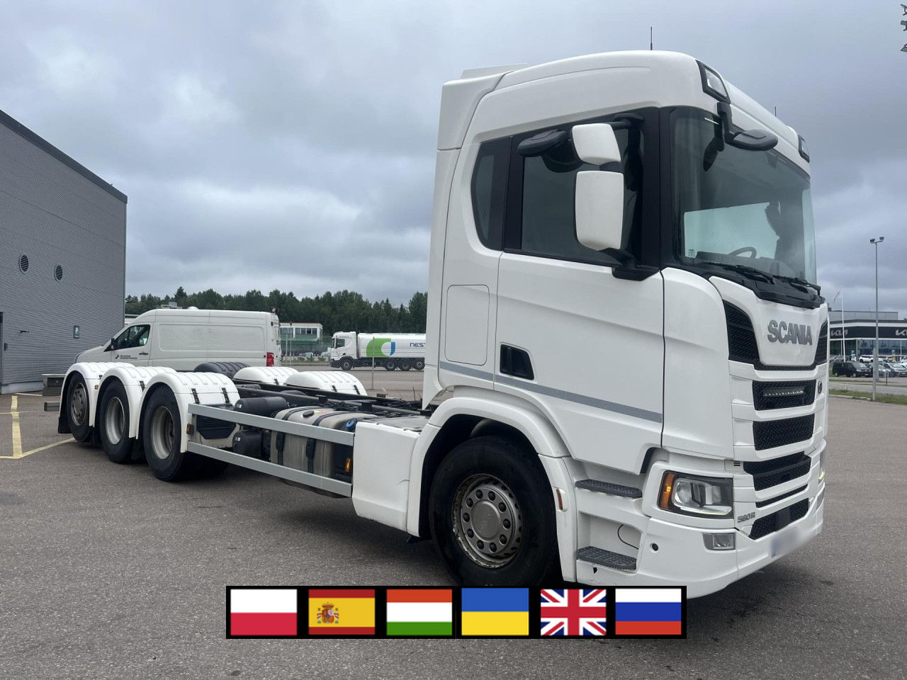 SCANIA R560 B8x4*4 / Chassis / sleeper cab / Power take-off - Cab chassis truck: picture 1 SCANIA R560 B8x4*4 / Chassis / sleeper cab / Power take-off - Cab chassis truck: picture 1
