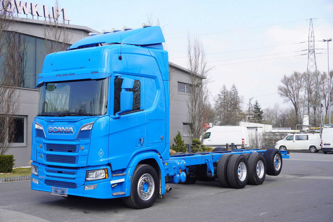 SCANIA R650 V8 / 650 HP/ frame 8.8 m / steered 4th axle - Cab chassis truck: picture 1 SCANIA R650 V8 / 650 HP/ frame 8.8 m / steered 4th axle - Cab chassis truck: picture 1