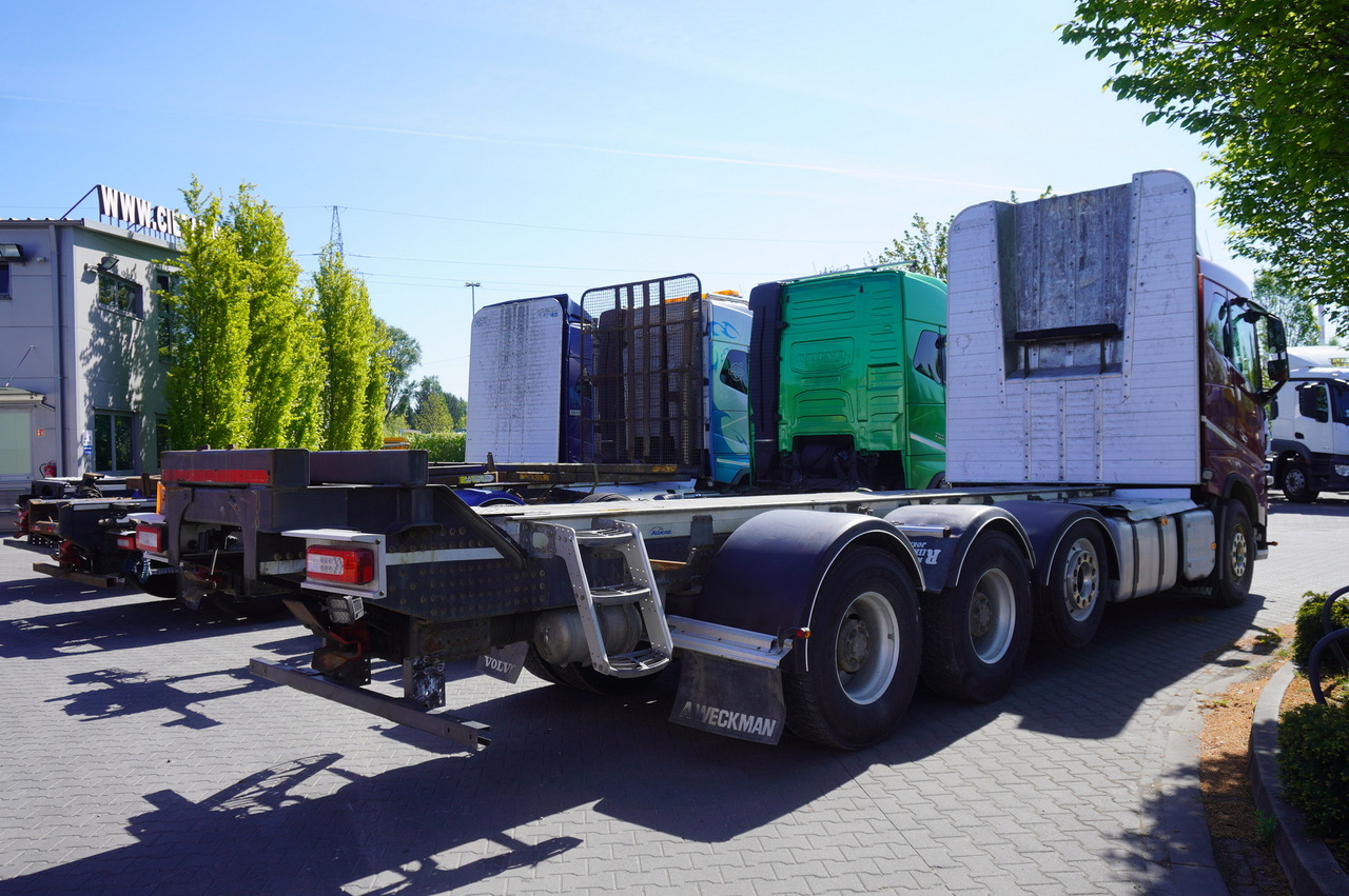 VOLVO FH16 750 / 750 HP! / chassis / 4 units 8x4 - Timber truck: picture 5 VOLVO FH16 750 / 750 HP! / chassis / 4 units 8x4 - Timber truck: picture 5