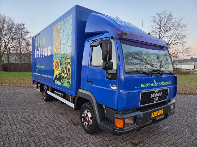 MAN L20 Full steel suspension Manual Dieslpump - Box truck: picture 2 MAN L20 Full steel suspension Manual Dieslpump - Box truck: picture 2