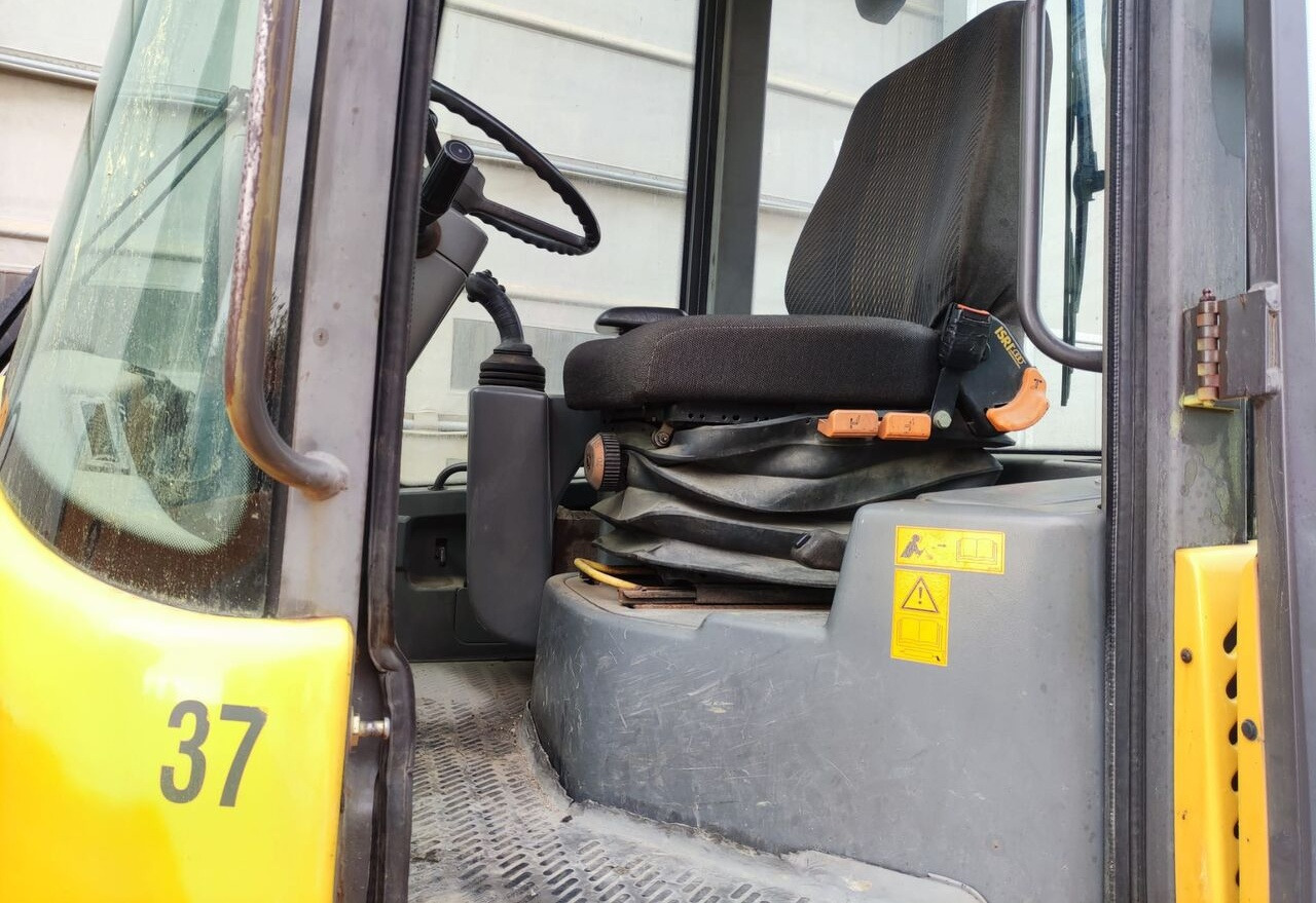 Volvo L30B - Wheel loader: picture 2 Volvo L30B - Wheel loader: picture 2
