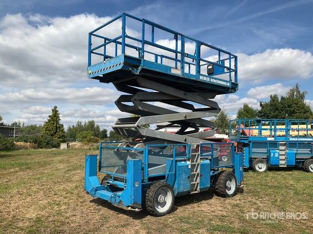 2007 Genie 4390RT 4x4 Diesel Scissor Lift - Scissor lift: picture 2 2007 Genie 4390RT 4x4 Diesel Scissor Lift - Scissor lift: picture 2