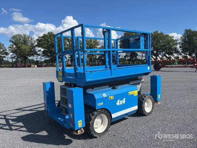 2011 Genie GS3268RT 4x4 Scissor Lift - Scissor lift: picture 2 2011 Genie GS3268RT 4x4 Scissor Lift - Scissor lift: picture 2
