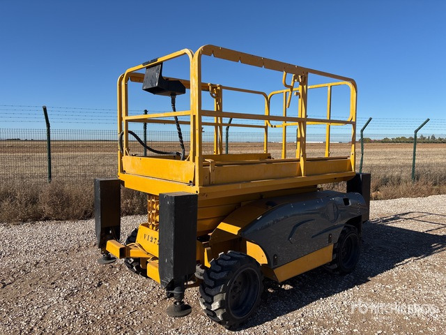 2006 Haulotte Compact 10DX 4x4 Diesel Scissor Lift - Scissor lift: picture 4 2006 Haulotte Compact 10DX 4x4 Diesel Scissor Lift - Scissor lift: picture 4