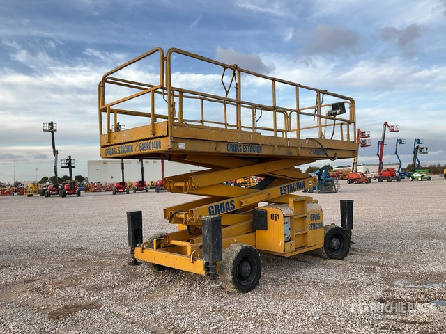 2006 Haulotte H12SXL 4x4 Diesel Scissor Lift - Scissor lift: picture 4 2006 Haulotte H12SXL 4x4 Diesel Scissor Lift - Scissor lift: picture 4
