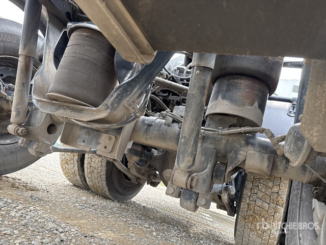 2001 Iveco Eurostar 260E40 6x2 Sleeper Roll-Off Truck - Hook lift truck: picture 5 2001 Iveco Eurostar 260E40 6x2 Sleeper Roll-Off Truck - Hook lift truck: picture 5