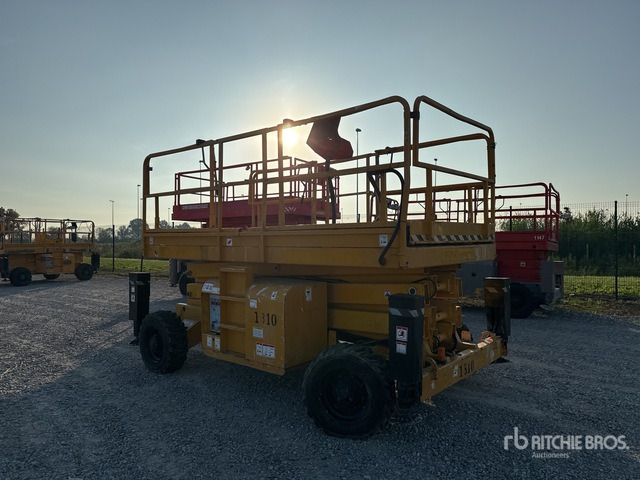 2007 Haulotte H12SX Diesel (Inoperable) Scissor Lift - Scissor lift: picture 2 2007 Haulotte H12SX Diesel (Inoperable) Scissor Lift - Scissor lift: picture 2