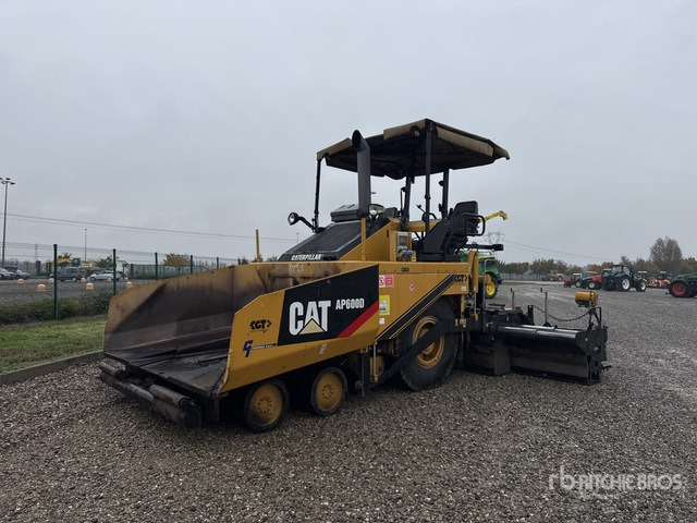 2010 Cat AP600D Wheel Asphalt Paver - Asphalt paver: picture 2 2010 Cat AP600D Wheel Asphalt Paver - Asphalt paver: picture 2