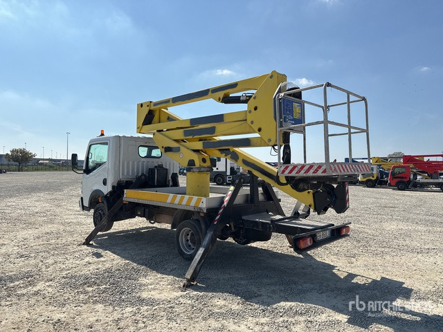 2011 Renault Maxity 2011 Socage DA320 20 m on Bucket Truck - Truck mounted aerial platform: picture 4 2011 Renault Maxity 2011 Socage DA320 20 m on Bucket Truck - Truck mounted aerial platform: picture 4