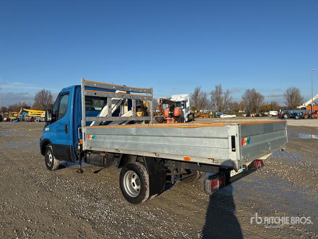 2016 Iveco 35C11 2016 Bonfiglioli P2300 L/2SI on ... Flatbed Truck with Crane - Open body delivery van: picture 5 2016 Iveco 35C11 2016 Bonfiglioli P2300 L/2SI on ... Flatbed Truck with Crane - Open body delivery van: picture 5
