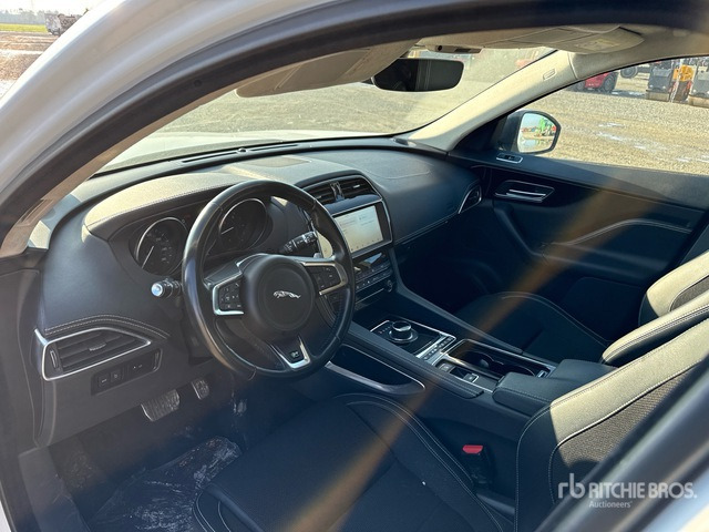 2018 Jaguar F-Pace 2.0d I4 132KW R-SPORT AWD SUV - SUV: picture 5 2018 Jaguar F-Pace 2.0d I4 132KW R-SPORT AWD SUV - SUV: picture 5