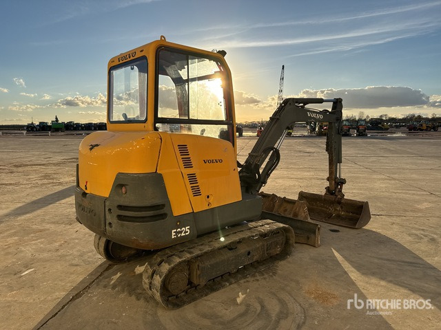 2001 Volvo 281 Mini-Pelle Mini Excavator: <6.6t - Mini excavator: picture 3 2001 Volvo 281 Mini-Pelle Mini Excavator: <6.6t - Mini excavator: picture 3