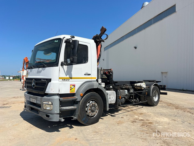 2006 Mercedes-Benz Axor 1823 4x2 Chassis Cabine Avec Grue 4x2 Cab and Chassis - Cab chassis truck, Crane truck: picture 1 2006 Mercedes-Benz Axor 1823 4x2 Chassis Cabine Avec Grue 4x2 Cab and Chassis - Cab chassis truck, Crane truck: picture 1