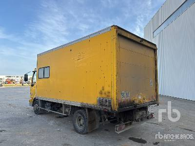 RENAULT MIDLUM 135 4x2 Camion Fourgon - Box truck: picture 2 RENAULT MIDLUM 135 4x2 Camion Fourgon - Box truck: picture 2
