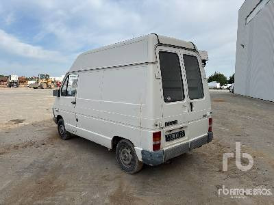 RENAULT TRAFIC T1000D - Box truck: picture 2 RENAULT TRAFIC T1000D - Box truck: picture 2