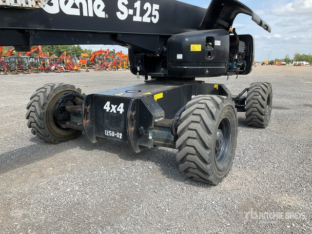 2009 Genie S125 4WD Diesel Articulating Boom Lift - Articulated boom: picture 5 2009 Genie S125 4WD Diesel Articulating Boom Lift - Articulated boom: picture 5