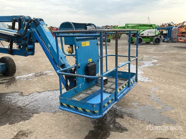 2012 Genie Z45/29 2WD Hybrid Articulating Boom Lift - Articulated boom: picture 4 2012 Genie Z45/29 2WD Hybrid Articulating Boom Lift - Articulated boom: picture 4