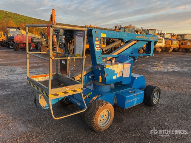 2013 Nifty-Lift HR12NDE 2WD Hybrid Articulating Boom Lift - Articulated boom: picture 3 2013 Nifty-Lift HR12NDE 2WD Hybrid Articulating Boom Lift - Articulated boom: picture 3