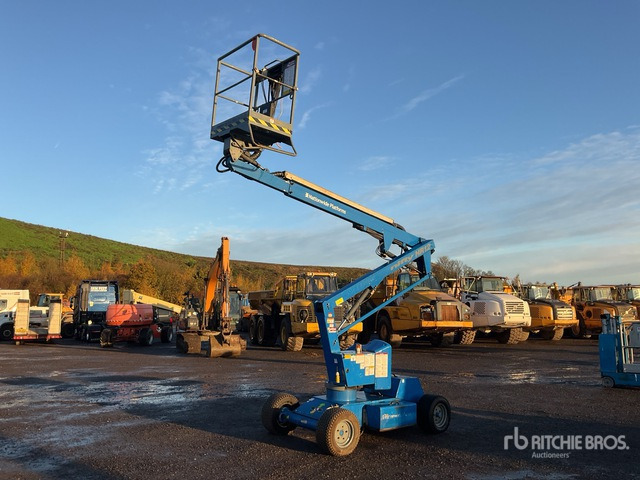2013 Nifty-Lift HR12NDE 2WD Hybrid Articulating Boom Lift - Articulated boom: picture 1 2013 Nifty-Lift HR12NDE 2WD Hybrid Articulating Boom Lift - Articulated boom: picture 1