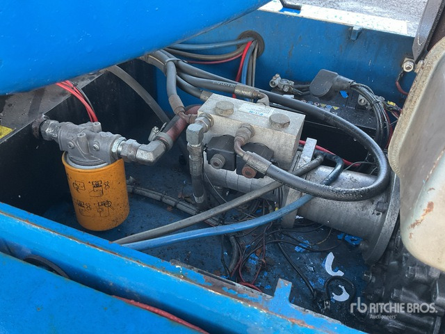 2013 Nifty-Lift HR12NDE 2WD Hybrid Articulating Boom Lift - Articulated boom: picture 5 2013 Nifty-Lift HR12NDE 2WD Hybrid Articulating Boom Lift - Articulated boom: picture 5