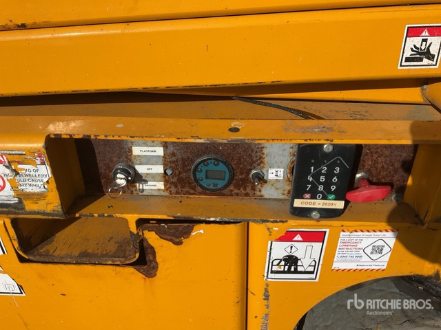 2014 Haulotte Compact 14 Electric Scissor Lift - Scissor lift: picture 5 2014 Haulotte Compact 14 Electric Scissor Lift - Scissor lift: picture 5