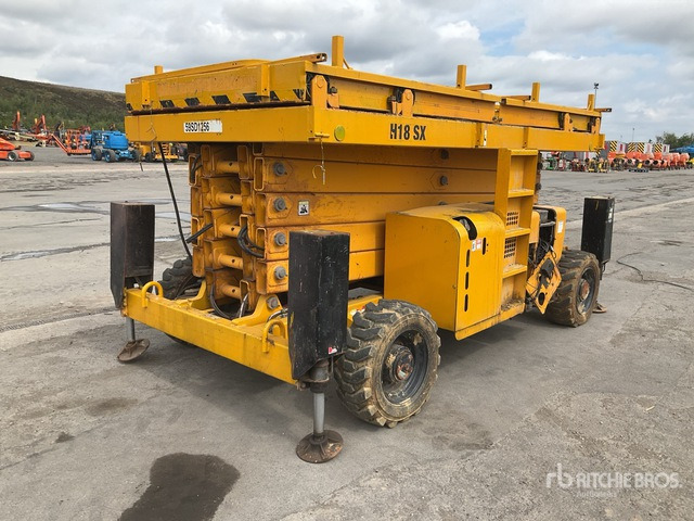 2014 Haulotte H18SDX 4x4 Diesel (Inoperable) Scissor Lift - Scissor lift: picture 3 2014 Haulotte H18SDX 4x4 Diesel (Inoperable) Scissor Lift - Scissor lift: picture 3
