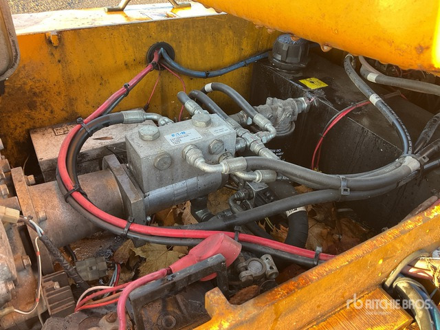 2015 Nifty-Lift HR12NDE 2WD Hybrid Articulating Boom Lift - Articulated boom: picture 5 2015 Nifty-Lift HR12NDE 2WD Hybrid Articulating Boom Lift - Articulated boom: picture 5