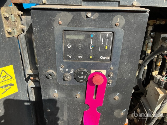 2017 Genie GS-4069 4x4 Diesel Scissor Lift - Scissor lift: picture 5 2017 Genie GS-4069 4x4 Diesel Scissor Lift - Scissor lift: picture 5