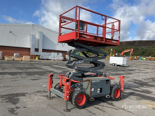 2017 Skyjack SJ6826 RT 4x4 Diesel Scissor Lift - Scissor lift: picture 2 2017 Skyjack SJ6826 RT 4x4 Diesel Scissor Lift - Scissor lift: picture 2
