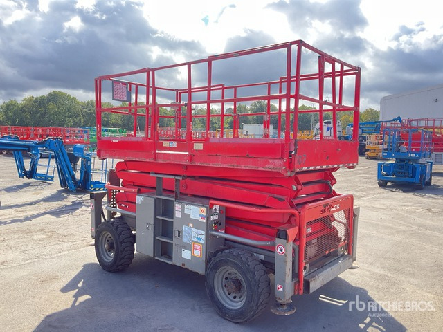 2017 Skyjack SJ8841 4x4 Diesel Scissor Lift - Scissor lift: picture 4 2017 Skyjack SJ8841 4x4 Diesel Scissor Lift - Scissor lift: picture 4