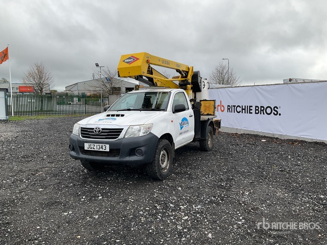 2018 Toyota Hilux 2018 Versalift LAT-38-135-H on 2018 Toyota Hilux 4x4 Bucket Truck Bucket Truck - Truck mounted aerial platform: picture 4 2018 Toyota Hilux 2018 Versalift LAT-38-135-H on 2018 Toyota Hilux 4x4 Bucket Truck Bucket Truck - Truck mounted aerial platform: picture 4