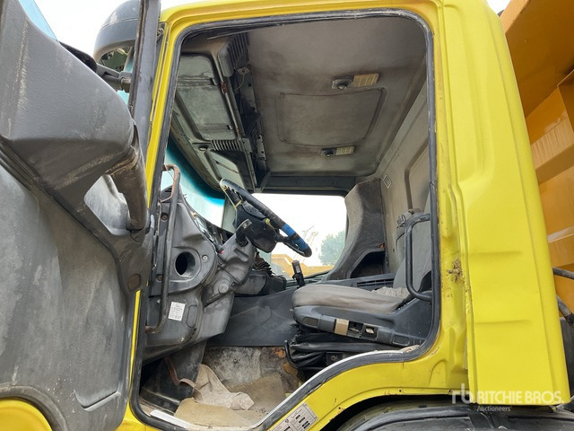 1999 Scania 380 6x4 (Inoperable) T/A Dump Truck - Tipper: picture 5 1999 Scania 380 6x4 (Inoperable) T/A Dump Truck - Tipper: picture 5