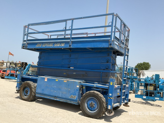 2005 JLG MEWP 245-25 4x4 Diesel Scissor Lift - Scissor lift: picture 1 2005 JLG MEWP 245-25 4x4 Diesel Scissor Lift - Scissor lift: picture 1