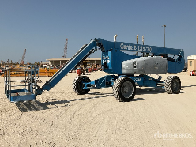 2006 Genie Z135/70 4WD Diesel Articulating Boom Lift - Articulated boom: picture 1 2006 Genie Z135/70 4WD Diesel Articulating Boom Lift - Articulated boom: picture 1