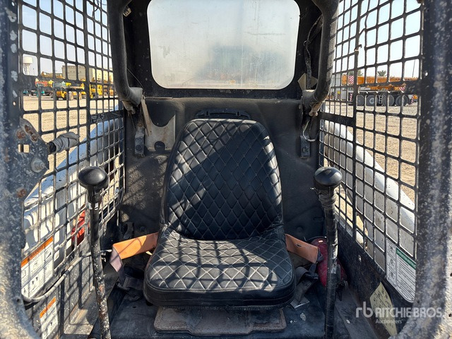 2014 Bobcat S450 Skid Steer Loader - Skid steer loader: picture 5 2014 Bobcat S450 Skid Steer Loader - Skid steer loader: picture 5