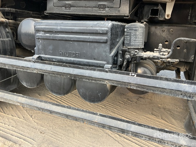 2014 Hyundai HD370 8x4 Twin-Steer Tri/A Dump Truck - Tipper: picture 4 2014 Hyundai HD370 8x4 Twin-Steer Tri/A Dump Truck - Tipper: picture 4