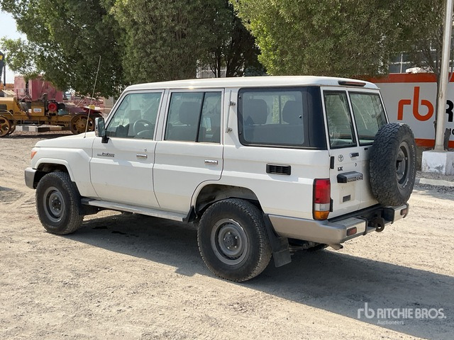 2018 Toyota Land Cruiser LX 76L 4x4 SUV - SUV: picture 4 2018 Toyota Land Cruiser LX 76L 4x4 SUV - SUV: picture 4