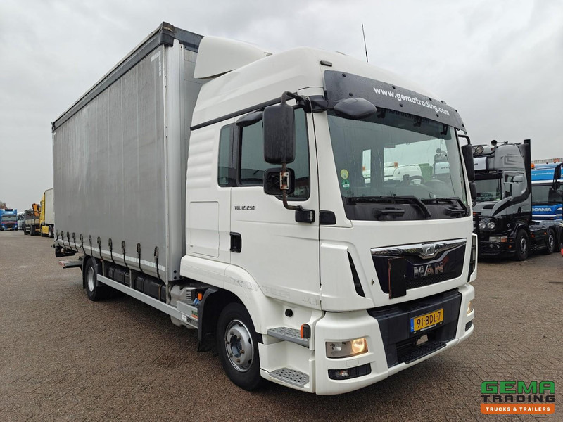 MAN TGL 12.250 4x2 Slaapcab Euro6B - StandAirco - Schuifzeilenbak 6.19m + Laadklep 1500KG - SMARTTacho V2 - 01/2026 APK - Curtainsider truck: picture 3 MAN TGL 12.250 4x2 Slaapcab Euro6B - StandAirco - Schuifzeilenbak 6.19m + Laadklep 1500KG - SMARTTacho V2 - 01/2026 APK - Curtainsider truck: picture 3