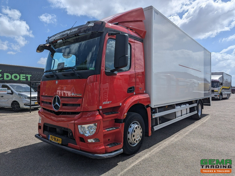 Mercedes-Benz Antos 2027 4x2 Dagcab Euro6C - GeslotenBak 7.6m - Laadklep 2000KG - 11/2025 APK - Box truck: picture 1 Mercedes-Benz Antos 2027 4x2 Dagcab Euro6C - GeslotenBak 7.6m - Laadklep 2000KG - 11/2025 APK - Box truck: picture 1
