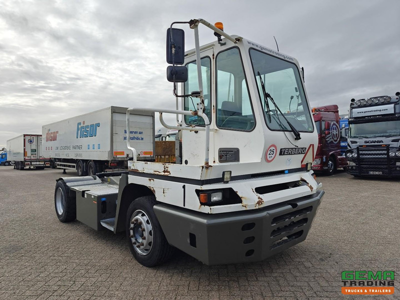Terberg YT222 Gereviseerde Allison Versnellingsbak - Schotel 27T - Vangmuil - Cummins - Landbouw Kenteken 40km/h - Terminal tractor: picture 2 Terberg YT222 Gereviseerde Allison Versnellingsbak - Schotel 27T - Vangmuil - Cummins - Landbouw Kenteken 40km/h - Terminal tractor: picture 2