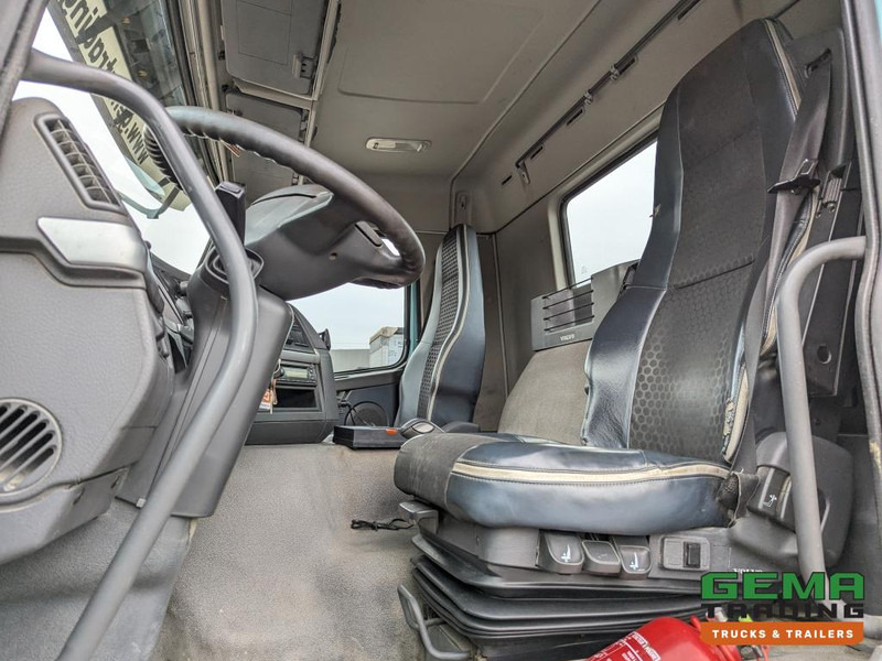 Volvo FMX410 8x4 /4 Daycab Euro5 - Haakarm 25T - CementSilo - RadioGrafisch - Hydr. Steunpoten - NaafReductie - Hook lift truck: picture 5 Volvo FMX410 8x4 /4 Daycab Euro5 - Haakarm 25T - CementSilo - RadioGrafisch - Hydr. Steunpoten - NaafReductie - Hook lift truck: picture 5