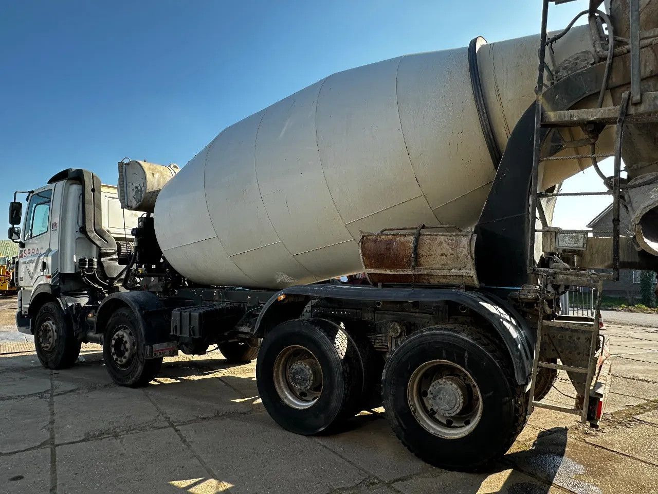 DAF CF 85.430 8X4 9m3 Mixer Spring/Spring ZF Manual - Concrete mixer truck: picture 3 DAF CF 85.430 8X4 9m3 Mixer Spring/Spring ZF Manual - Concrete mixer truck: picture 3