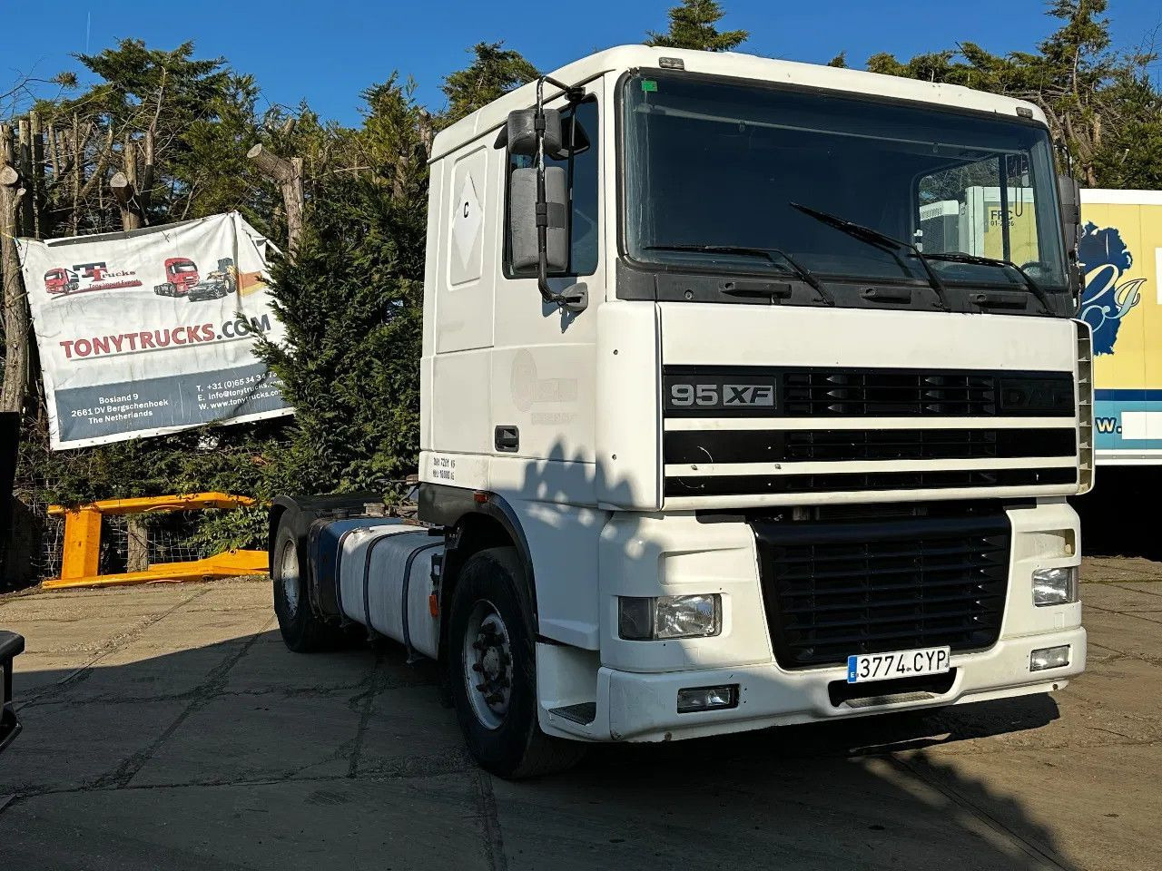 DAF XF 95.380 4X2 Tractor-unit Spring/Air ZF Manual DAF XF 95.380 4X2 Tractor-unit Spring/Air ZF Manual - Tractor unit: picture 1 DAF XF 95.380 4X2 Tractor-unit Spring/Air ZF Manual DAF XF 95.380 4X2 Tractor-unit Spring/Air ZF Manual - Tractor unit: picture 1